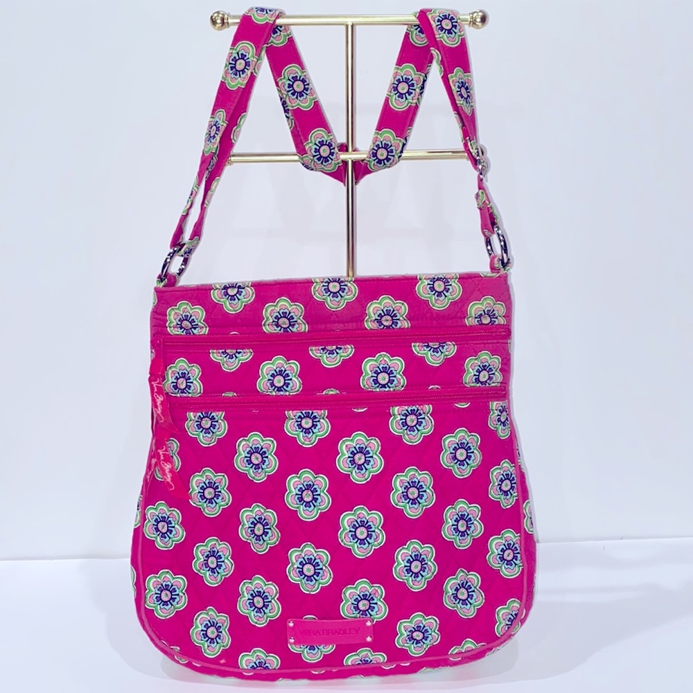 Vera Bradley Triple Zip Hipster Bag Pink Swirls Flowers
Pink & Green Floral EUC